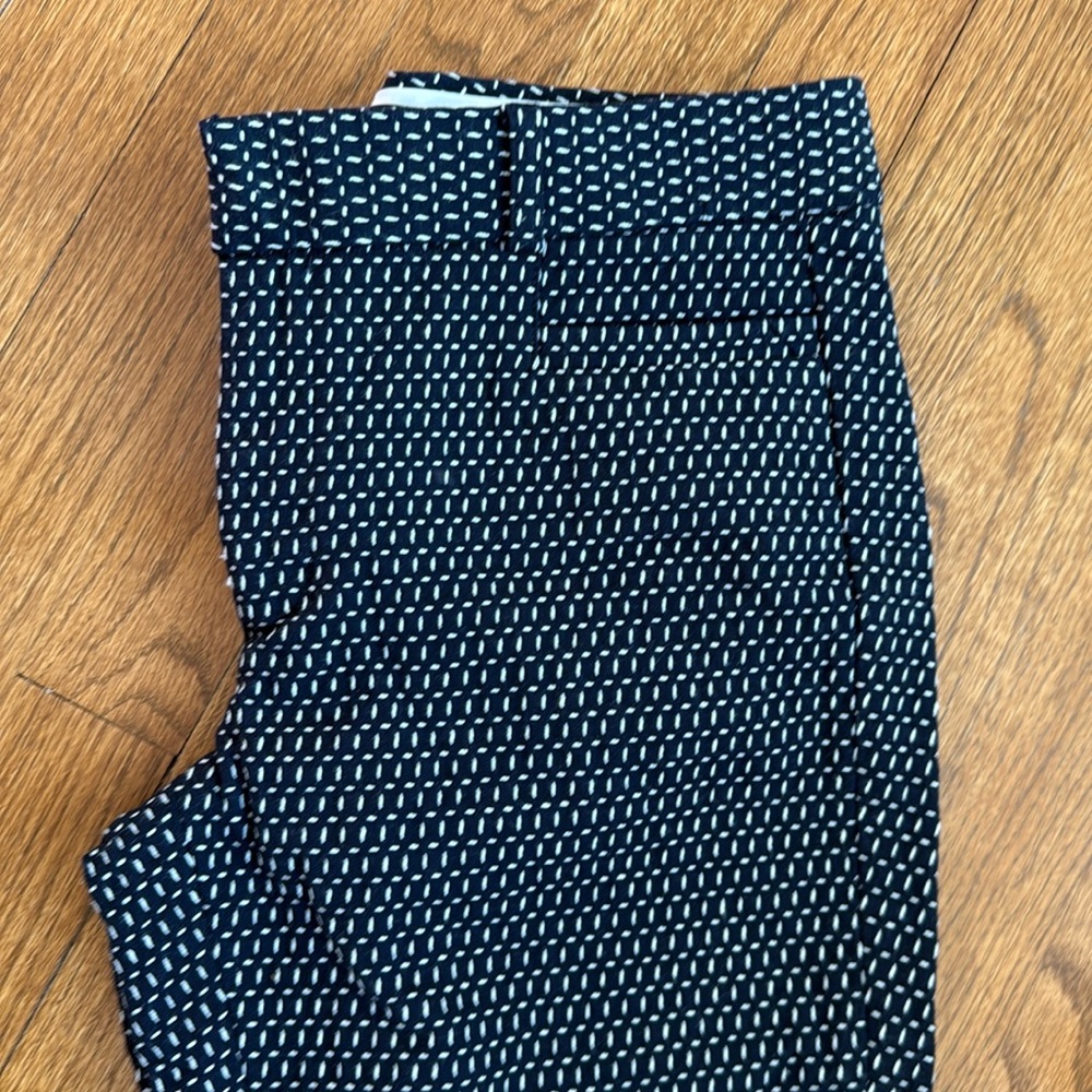 Banana republic ankle pants. Navy and white, size 4 Sloan.